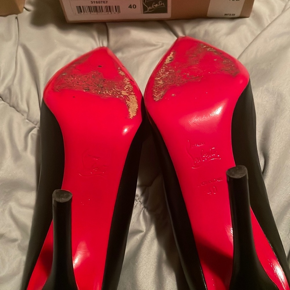 Gently Used Christian Louboutin Apostrophy Pump Size 40 Black Leather